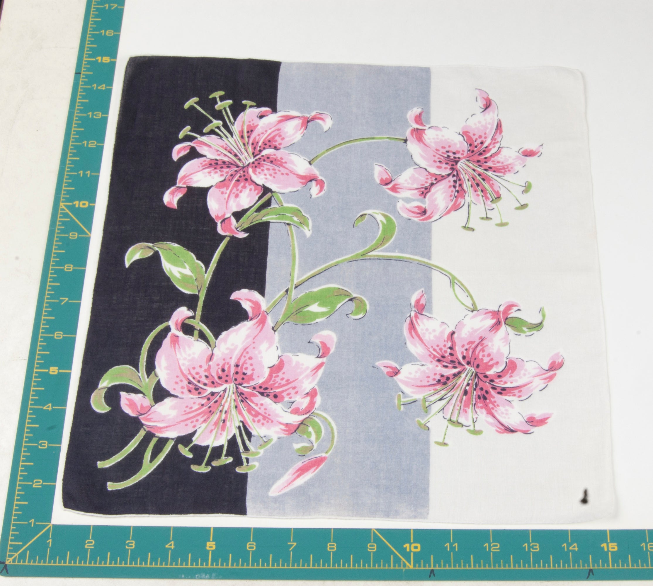 Floral vintage handkerchief - h0478